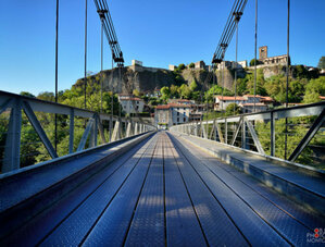 Le pont suspendu